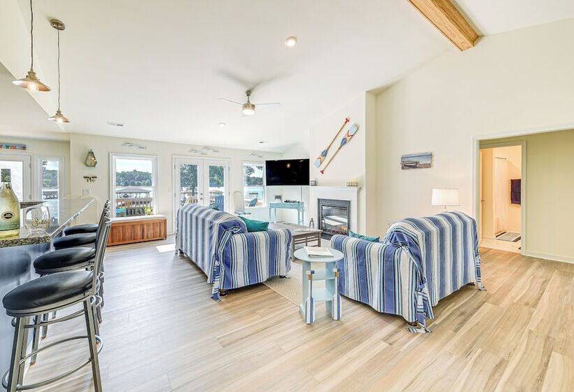 Screened Deck & Dock: Waterfront Lake Anna Home!