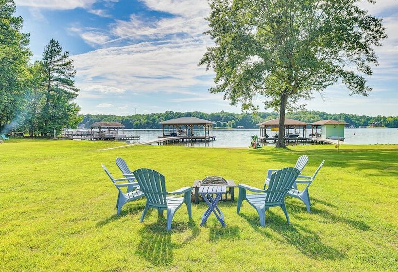 Screened Deck & Dock: Waterfront Lake Anna Home!