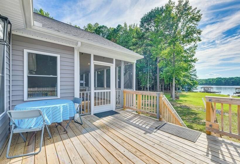 Screened Deck & Dock: Waterfront Lake Anna Home!