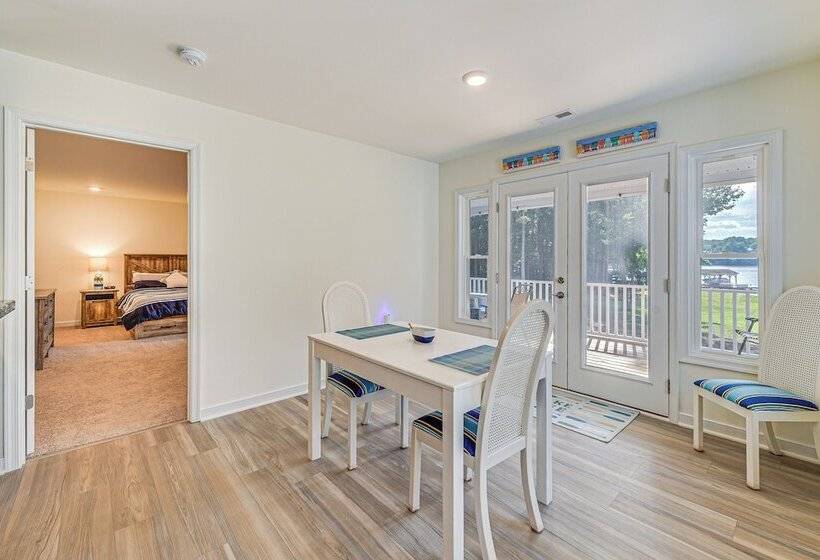 Screened Deck & Dock: Waterfront Lake Anna Home!