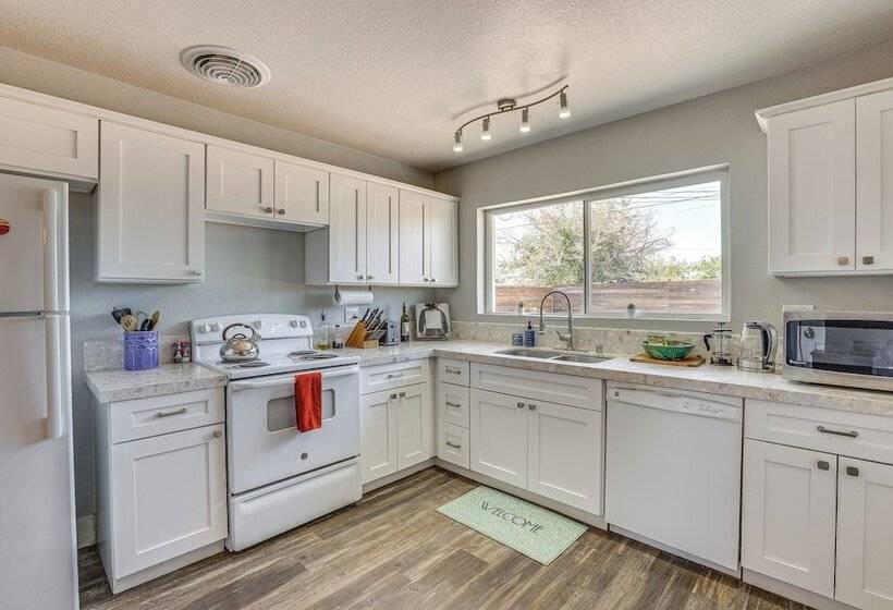 Dog Friendly North Las Vegas Home ~ 9 Mi To Strip!