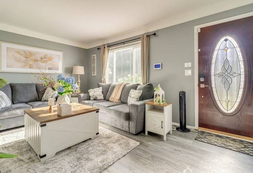 Westland Family Home W/ Deck & Fenced Yard