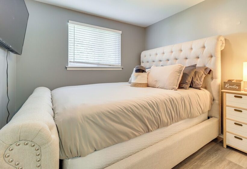 Westland Family Home W/ Deck & Fenced Yard