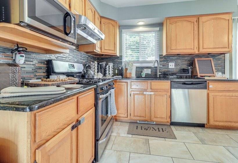 Westland Family Home W/ Deck & Fenced Yard