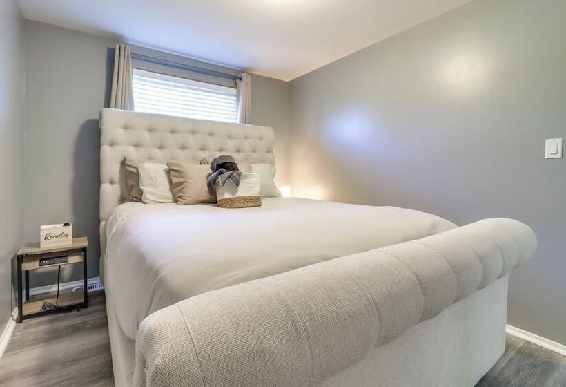 Westland Family Home W/ Deck & Fenced Yard