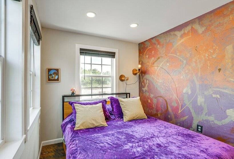 Whimsical Cabin W/ Grill < 4 Mi To Lake Brownwood!