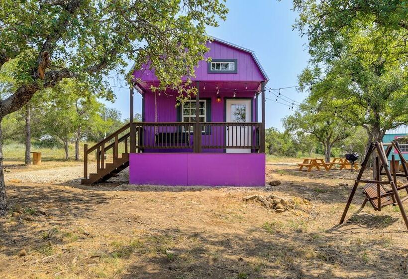 Whimsical Cabin W/ Grill < 4 Mi To Lake Brownwood!