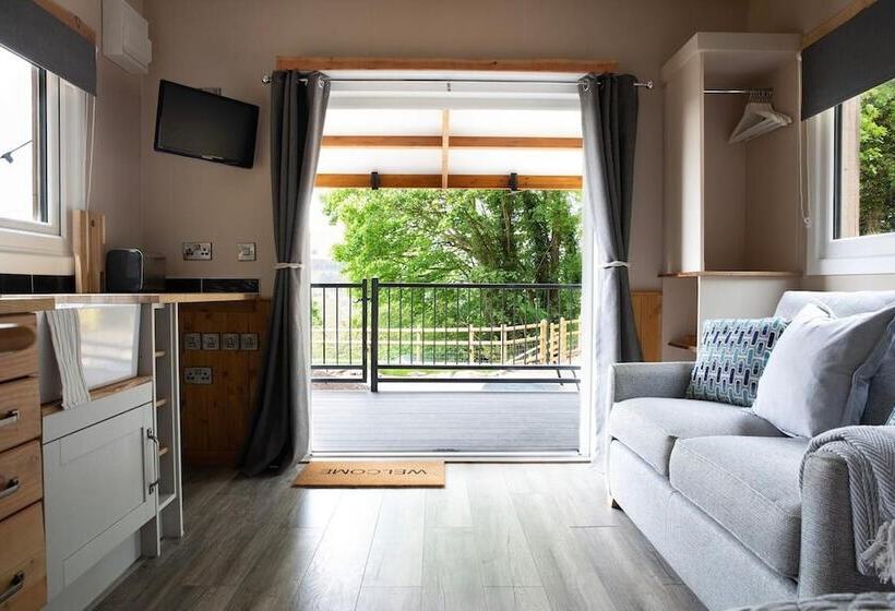 Wildwood Quarry Retreat