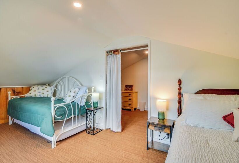 Androscoggin Lakefront Cottage, Boat Dock & Views!