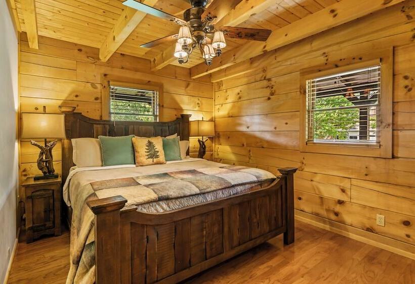 Cabin W/ Hot Tub, Theater & Games!