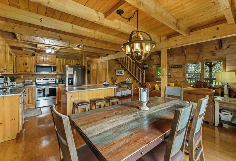 Cabin W/ Hot Tub, Theater & Games!