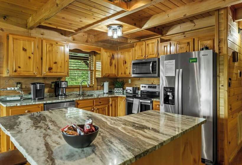 Cabin W/ Hot Tub, Theater & Games!