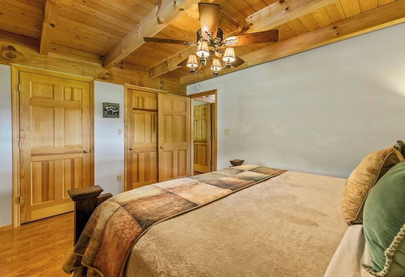Cabin W/ Hot Tub, Theater & Games!