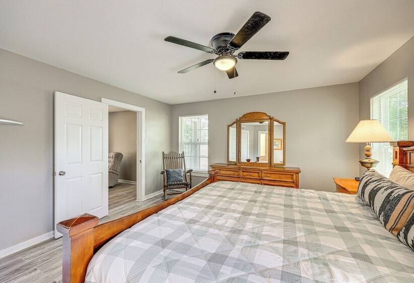 Bandera Carriage House W/ Medina River Access!