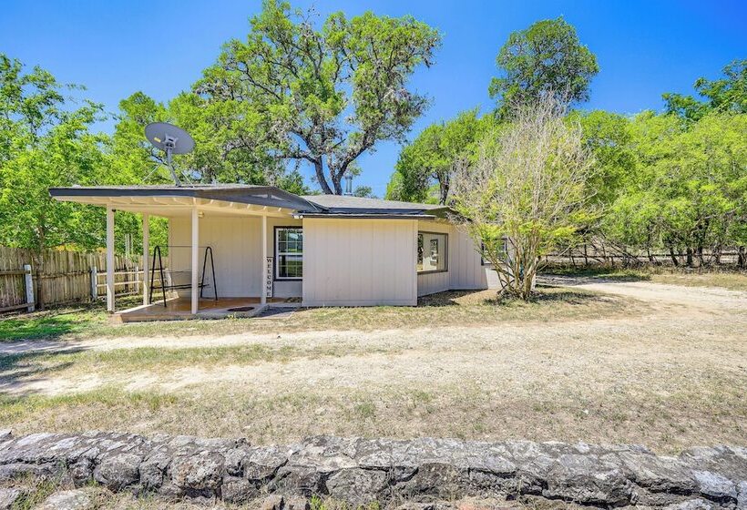 Bandera Carriage House W/ Medina River Access!