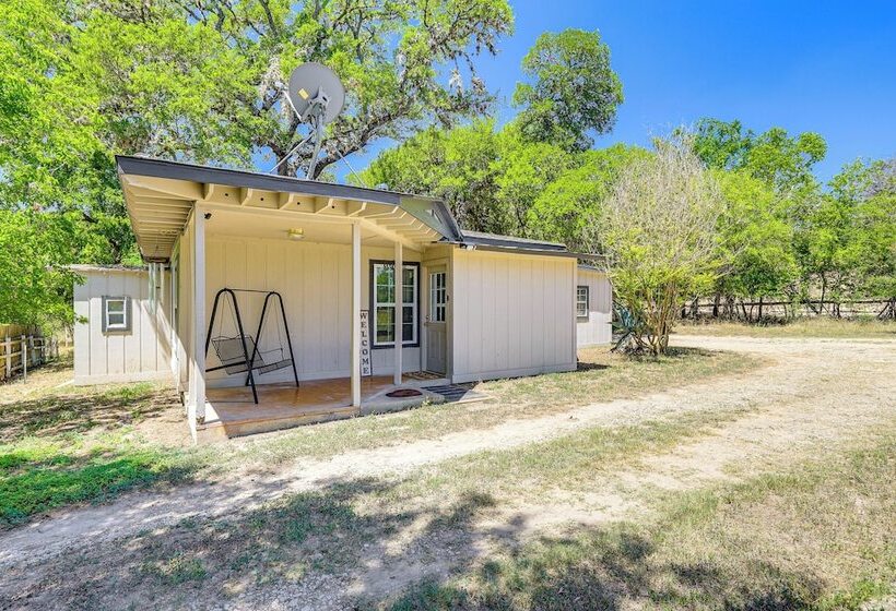Bandera Carriage House W/ Medina River Access!
