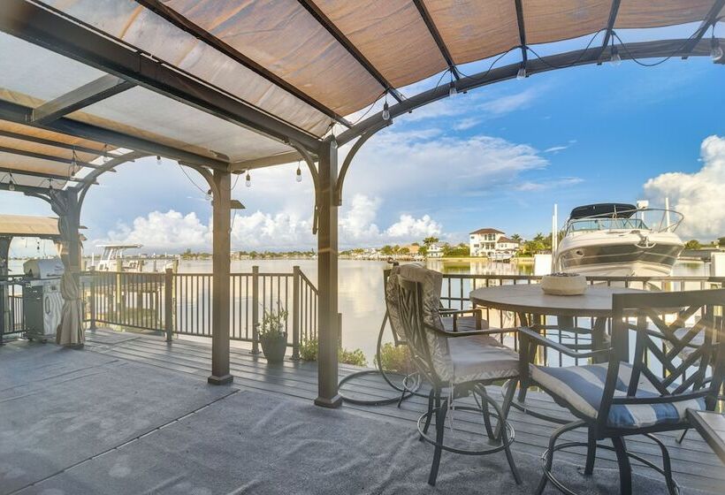 Bayfront St Petersburg Home W/ Hot Tub & Views!