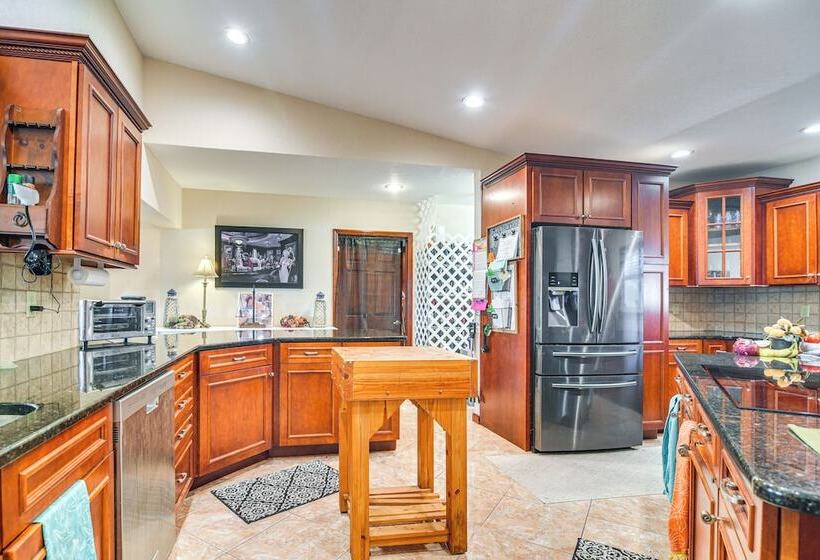 Bayfront St Petersburg Home W/ Hot Tub & Views!