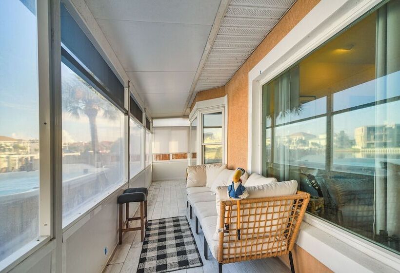 Bayfront St Petersburg Home W/ Hot Tub & Views!