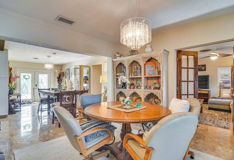 Bayfront St Petersburg Home W/ Hot Tub & Views!