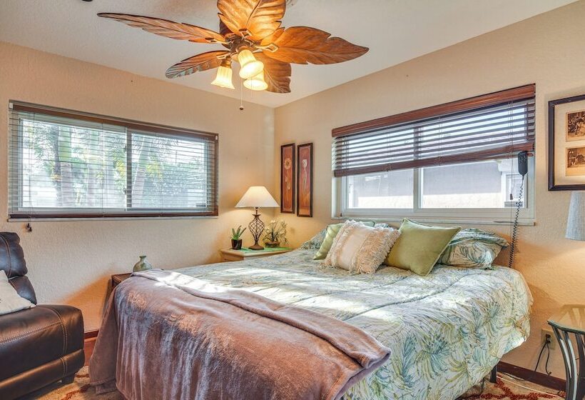 Bayfront St Petersburg Home W/ Hot Tub & Views!