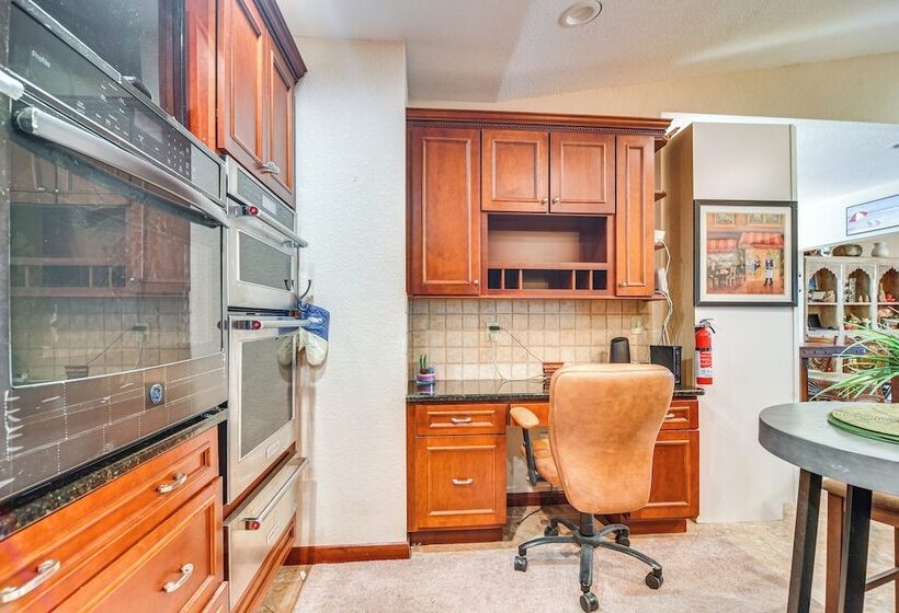 Bayfront St Petersburg Home W/ Hot Tub & Views!