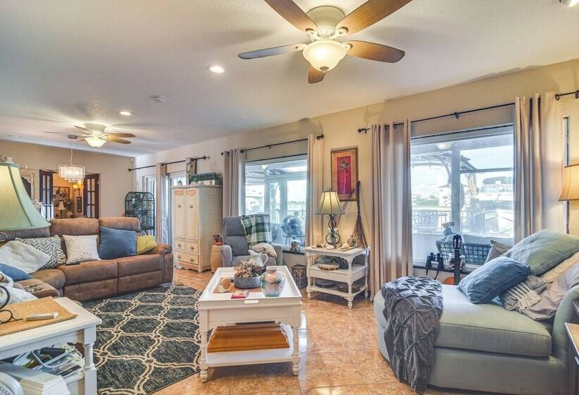 Bayfront St Petersburg Home W/ Hot Tub & Views!