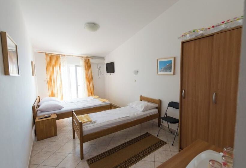 B&b Pero Near Sea With Hot Tub Access