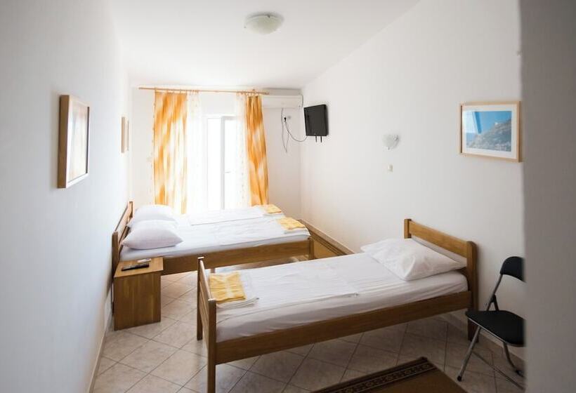 B&b Pero Near Sea With Hot Tub Access