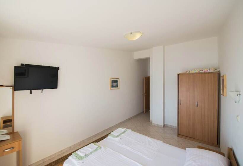 B&b Pero Near Sea With Hot Tub Access