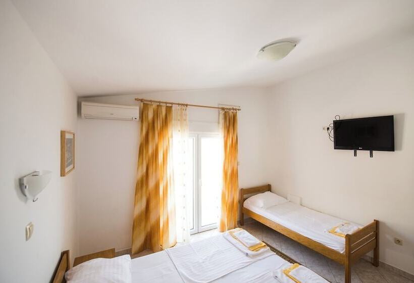 B&b Pero Near Sea With Hot Tub Access