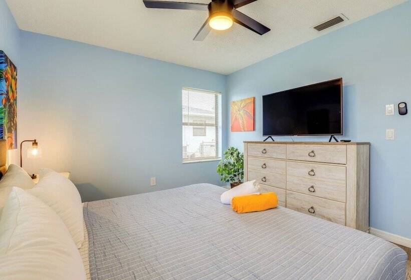 Beachy Port St Lucie Home W/ Hot Tub & Fire Pit!