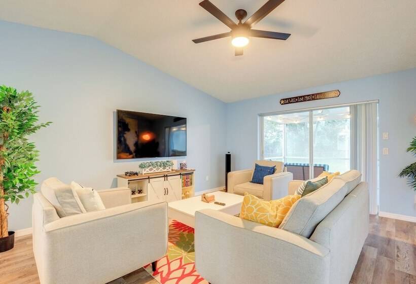 Beachy Port St Lucie Home W/ Hot Tub & Fire Pit!