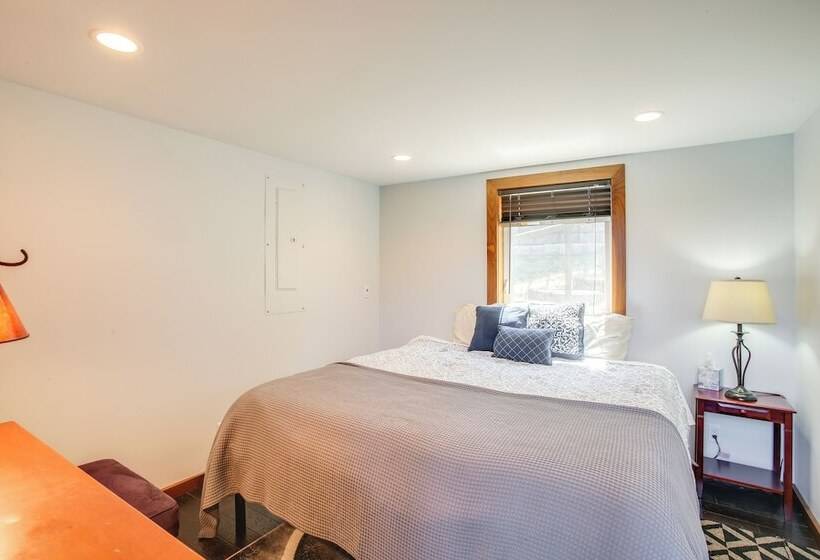 Beautiful Lake Coeur D Alene Retreat: Deck & View!