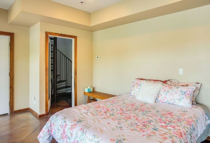 Beautiful Lake Coeur D Alene Retreat: Deck & View!