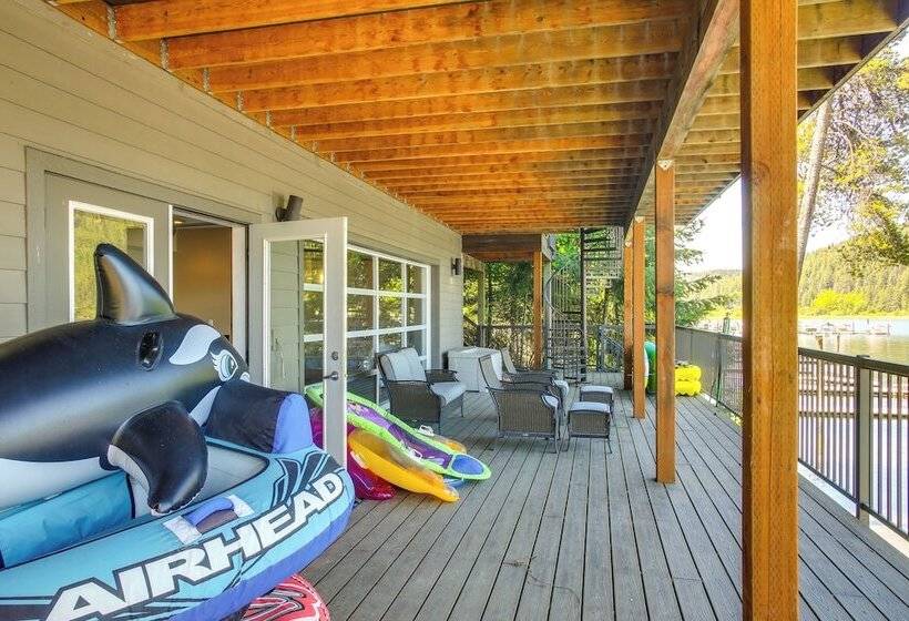 Beautiful Lake Coeur D Alene Retreat: Deck & View!