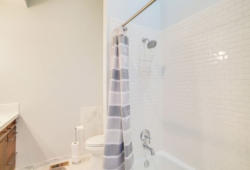 Beautiful Lake Coeur D Alene Retreat: Deck & View!