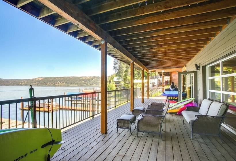 Beautiful Lake Coeur D Alene Retreat: Deck & View!