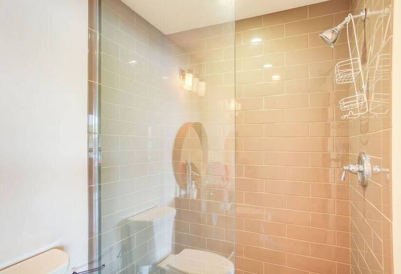 Beautiful Lake Coeur D Alene Retreat: Deck & View!