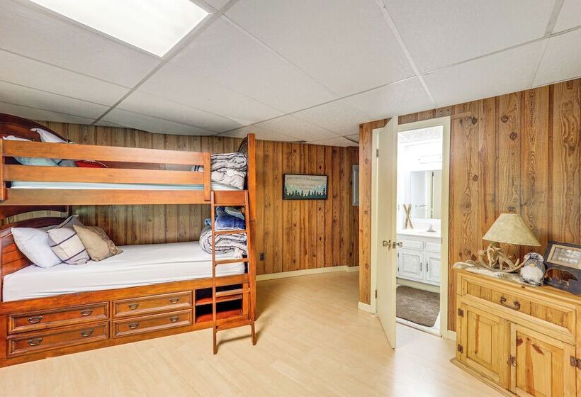 Beech Mountain Cabin W/ Deck, Grill: Ski + Hike!