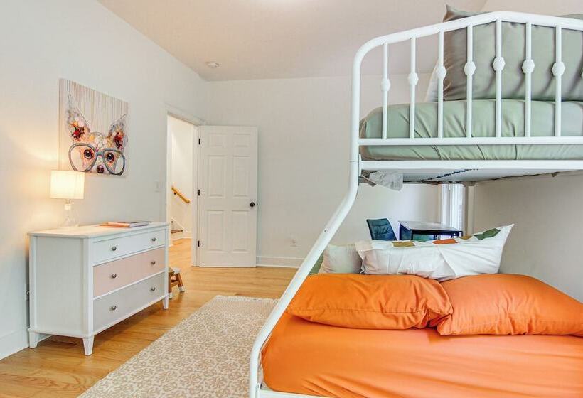 Black Mountain Hideaway W/ Hot Tub & Pool Table!