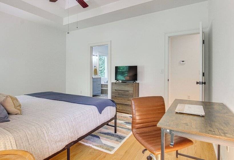 Black Mountain Hideaway W/ Hot Tub & Pool Table!