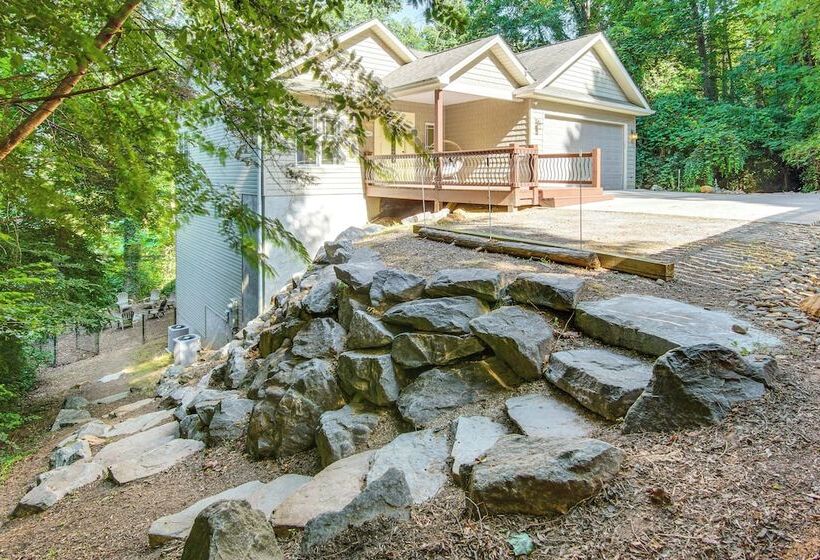 Black Mountain Hideaway W/ Hot Tub & Pool Table!