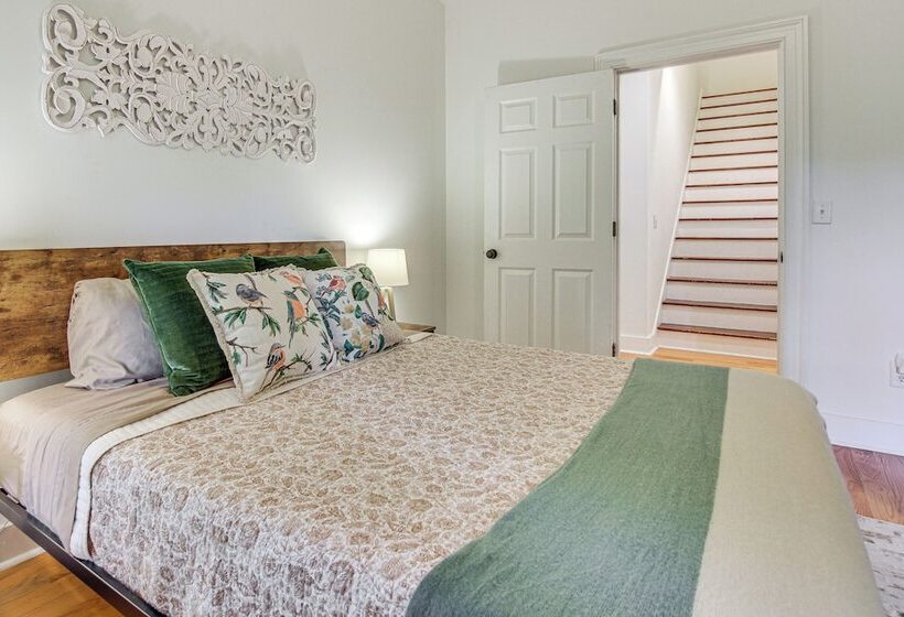 Black Mountain Hideaway W/ Hot Tub & Pool Table!