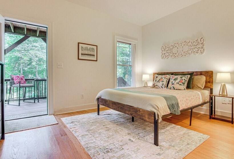 Black Mountain Hideaway W/ Hot Tub & Pool Table!