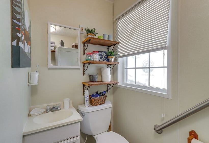 7 Mi To Carters Lake: Cabin W/ Pond & Pedal Boat!