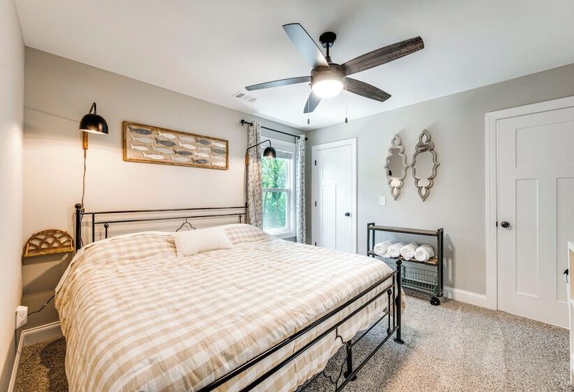 Brand New Perry House W/ Kayaks & Lake Access