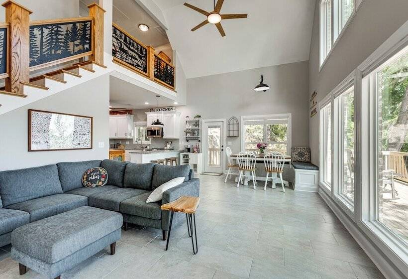 Brand New Perry House W/ Kayaks & Lake Access