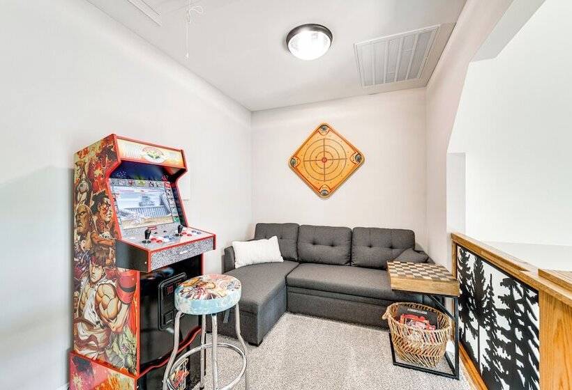 Brand New Perry House W/ Kayaks & Lake Access