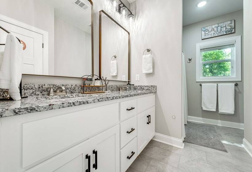 Brand New Perry House W/ Kayaks & Lake Access